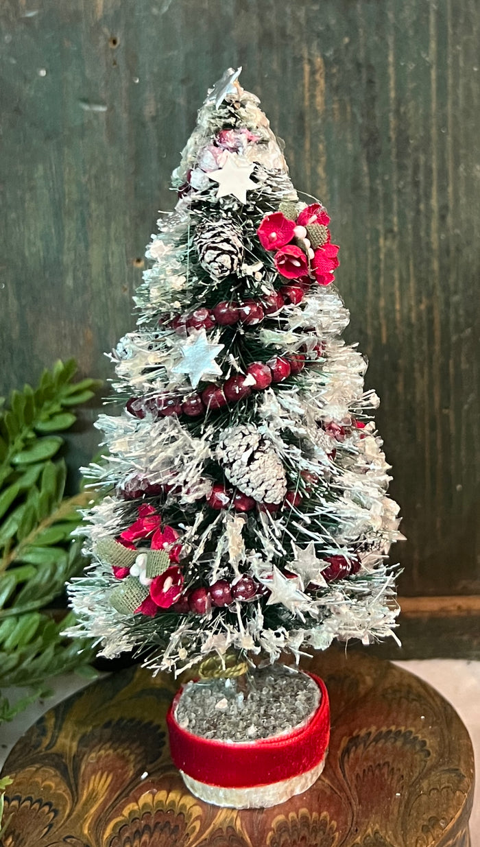 ER-2442B Med Vintage Tree with Antique Ornaments