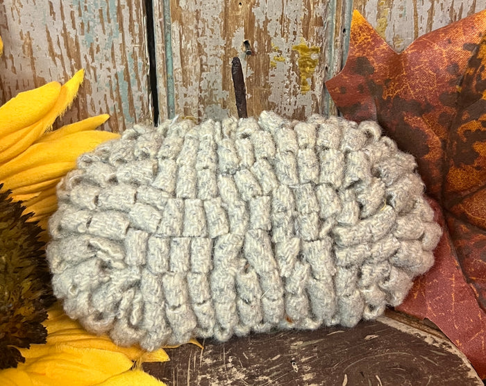CB-03C Hooked Pumpkin Pillow Tuck - Cream