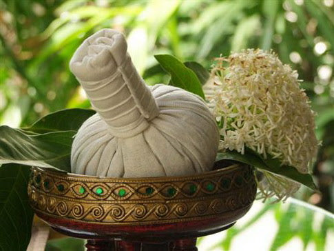 Mae Yai - Herbal Compress Massage - ลูกประคบสมุนไพร แม่ใหญ่