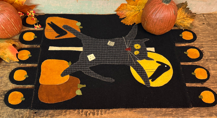 PB-685 Wool Cat & Pumpkins Penny Mat