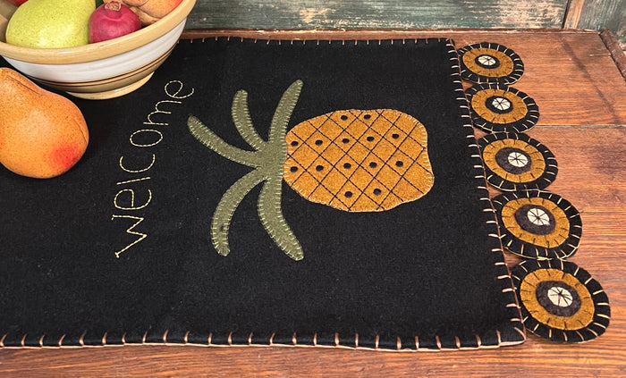 RG-R6 Welcome Pineapple Table Runner