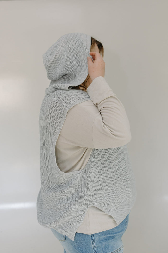 SWEATER VEST WITH HOOD - Love Marlow