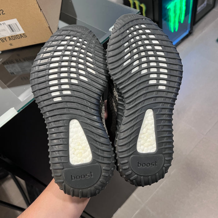 Adidas Yeezy Boost 350 V2
Carbon Beluga (USADA)