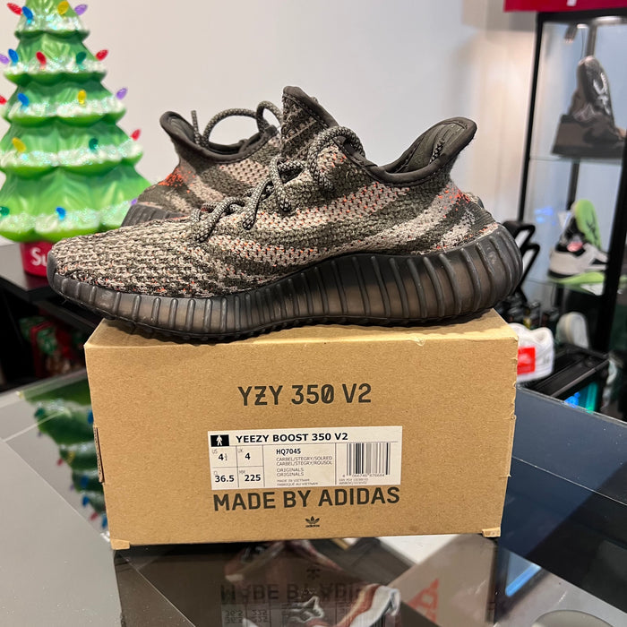 Adidas Yeezy Boost 350 V2
Carbon Beluga (USADA)